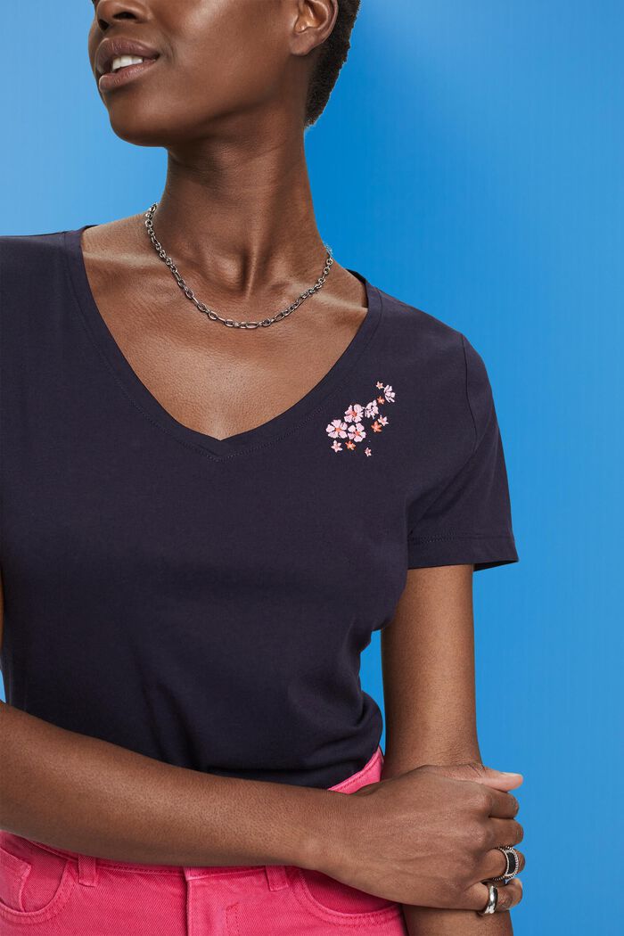 V-neck t-shirt with floral embroidery, NAVY, detail image number 2