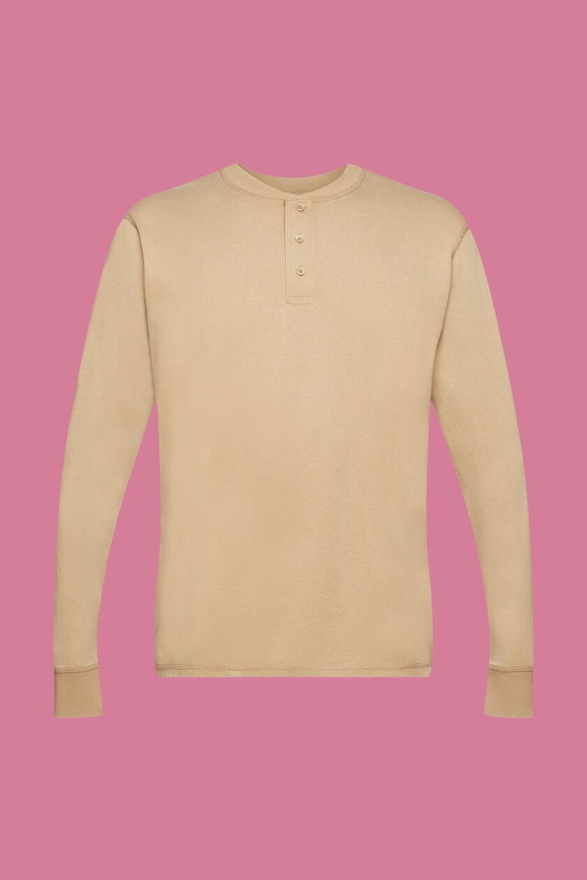 Long-sleeved top with buttons